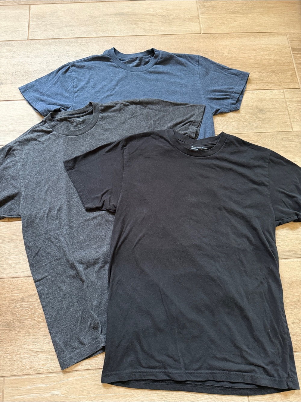 3 Fresh Clean Threads Tagless Stratusoft Blend Tees MEDIUM
